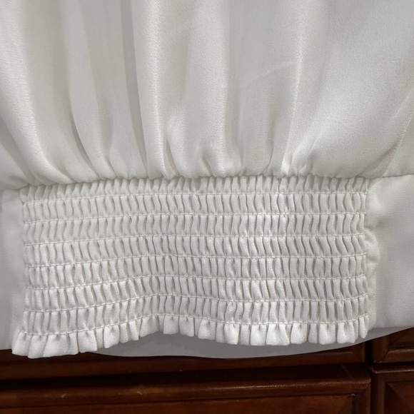 White Sleeveless Wrap Blouse Size S V Neck Elastic Back Career Top - Picture 5 of 11